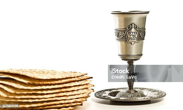 Kielich Kiduszowy Z Maca - zdjęcia stockowe i więcej obrazów Pesach - Pesach, Kielich kiduszowy, Fotografika