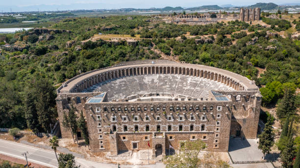 トルコ、アンタルヤのアスペンドス古代都市の劇場 - roman antalya turkey restoring ストックフォトと画像