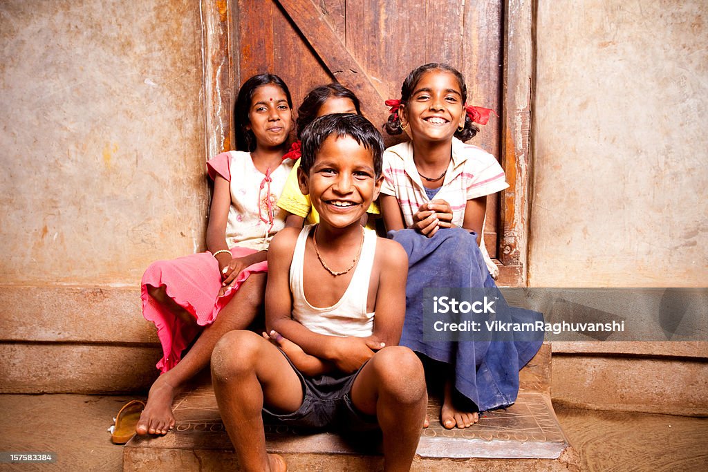Groupe de joyeux enfants indiens ruraux - Photo de 10-11 ans libre de droits
