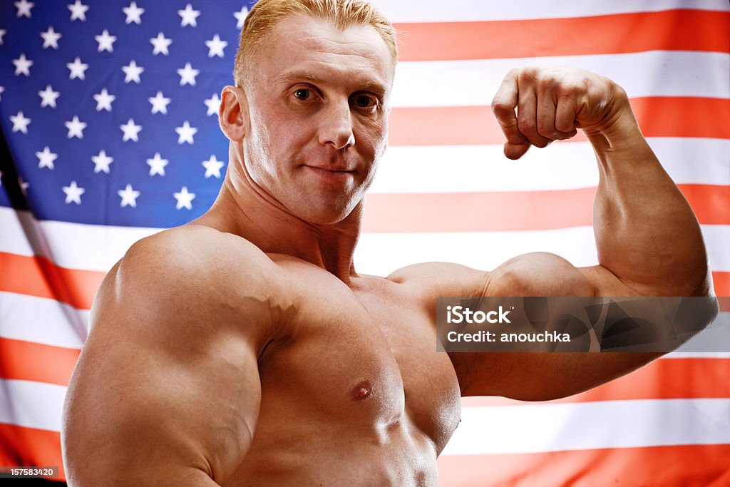 Body Builder posieren mit amerikanischen Flagge im Hintergrund - Lizenzfrei 4. Juli Stock-Foto