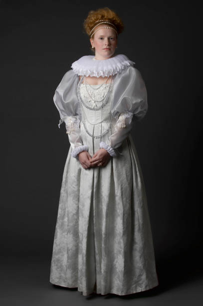 queen elizabeth - renaissance women queen fashion photos et images de collection