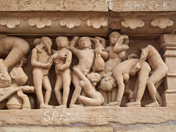 khajuraho, indie temple - khajuraho india sexual activity temple zdjęcia i obrazy z banku zdjęć