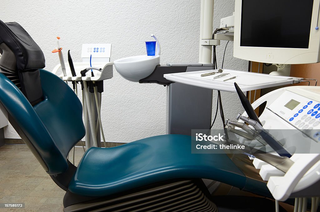 En el dentista - Foto de stock de Silla de dentista libre de derechos