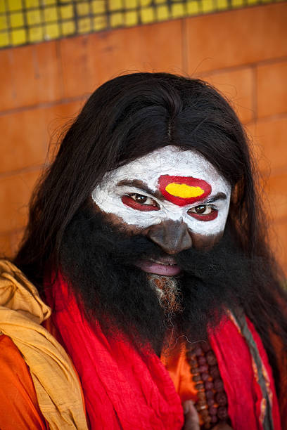 crazy sadhu in indien - bollywood prayer position indian culture indian ethnicity stock-fotos und bilder