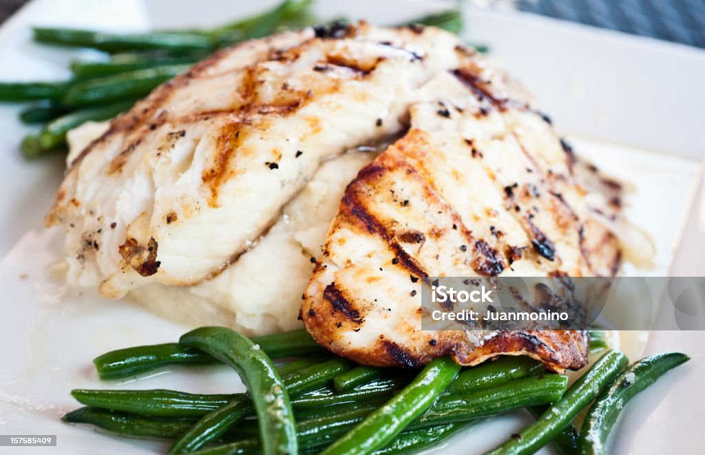 Filetto di pesce alla griglia - Foto stock royalty-free di Tilapia