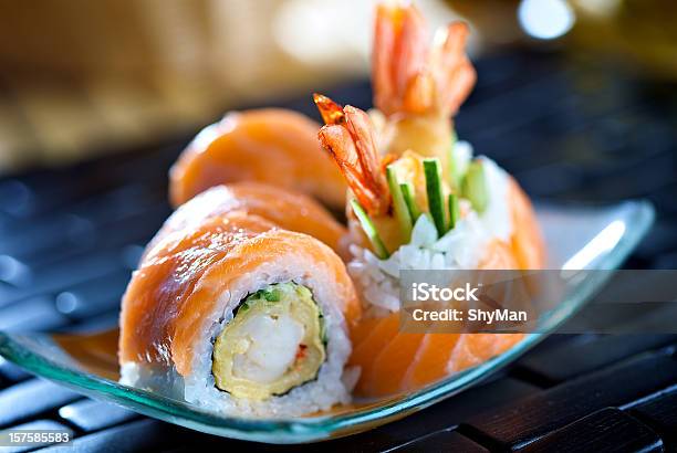 Foto de Futomaki Sushi e mais fotos de stock de Sushi - Sushi, Salmão - Peixe, Sushi Maki