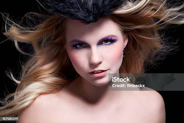 Dynamische Schönheit Stockfoto und mehr Bilder von Frauen - Frauen, Menschliches Haar, Schwarzer Hintergrund