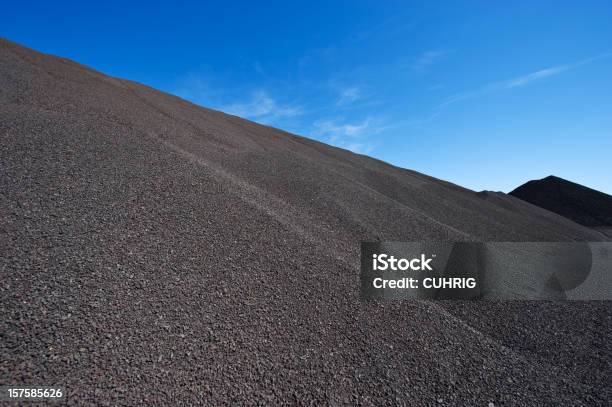 Stapel Manganese Erz Stockfoto und mehr Bilder von Mangan - Mangan, Bergbau, Erz