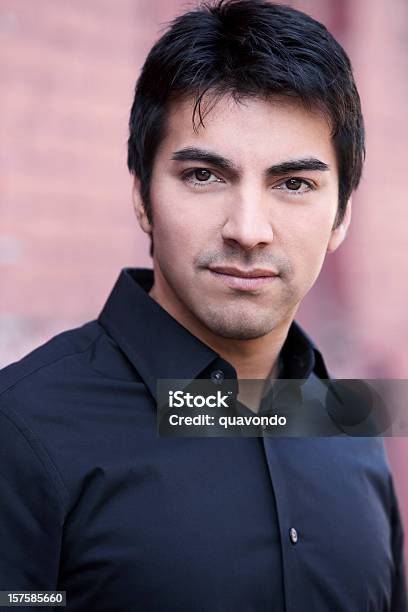 Piękne Hispanic Młody Mężczyzna Moda Model Portret Miejsce Na Tekst - zdjęcia stockowe i więcej obrazów Homoseksualista