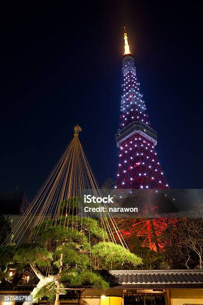 Piękne Tokio Wieża Przez Japoński Tradycyjnych House - zdjęcia stockowe i więcej obrazów Architektura