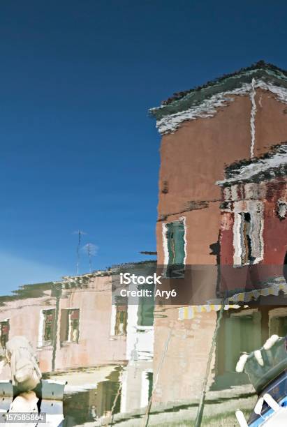 Il Mondo Girato Sottosopra Acqua Riflessione Di Venezia Italia - Fotografie stock e altre immagini di Acqua