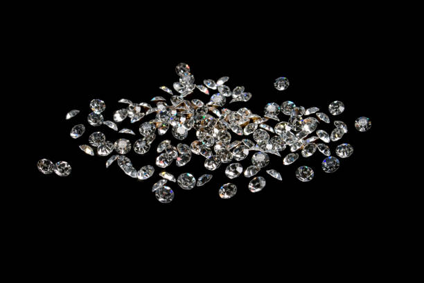 brillante edelsteine, isoliert auf schwarz - costume jewelry stock-fotos und bilder