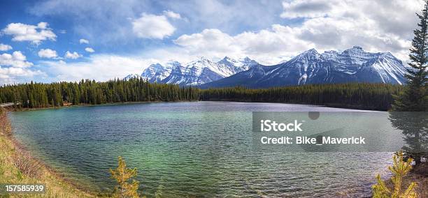 Lago Herbert Foto de stock y más banco de imágenes de Agua - Agua, Aire libre, Alberta