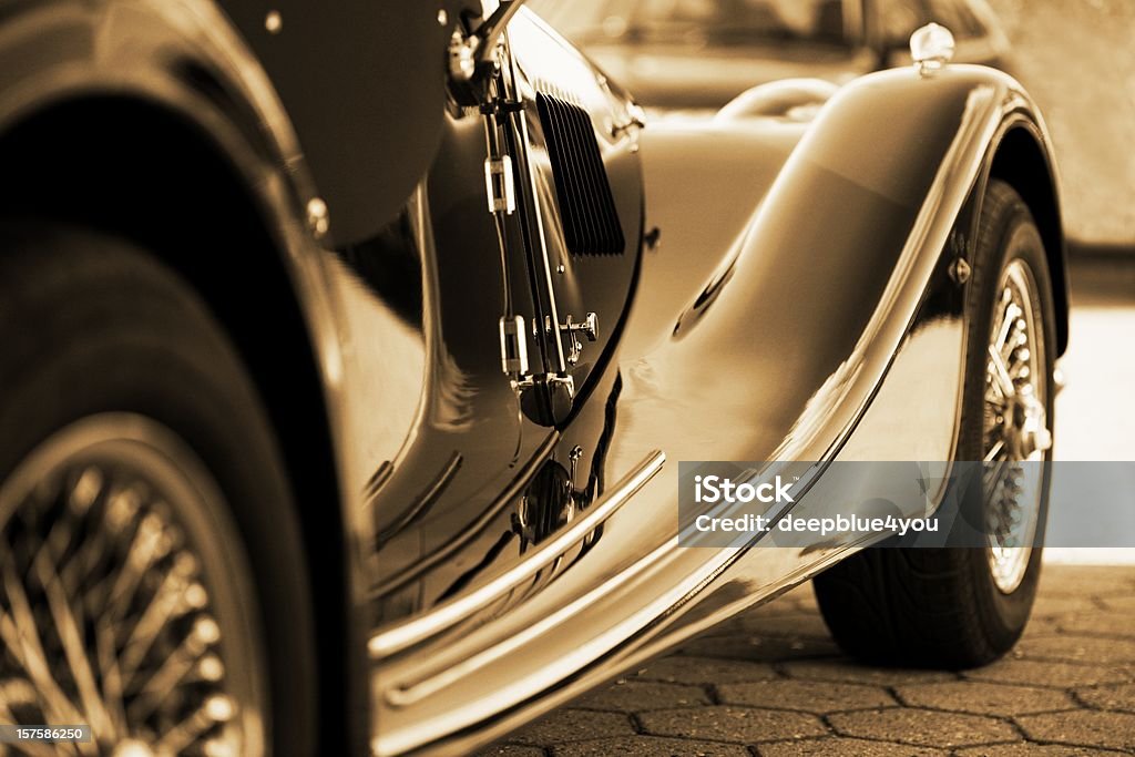 Oldtimer vista laterale Viraggio seppia esterno - Foto stock royalty-free di Automobile