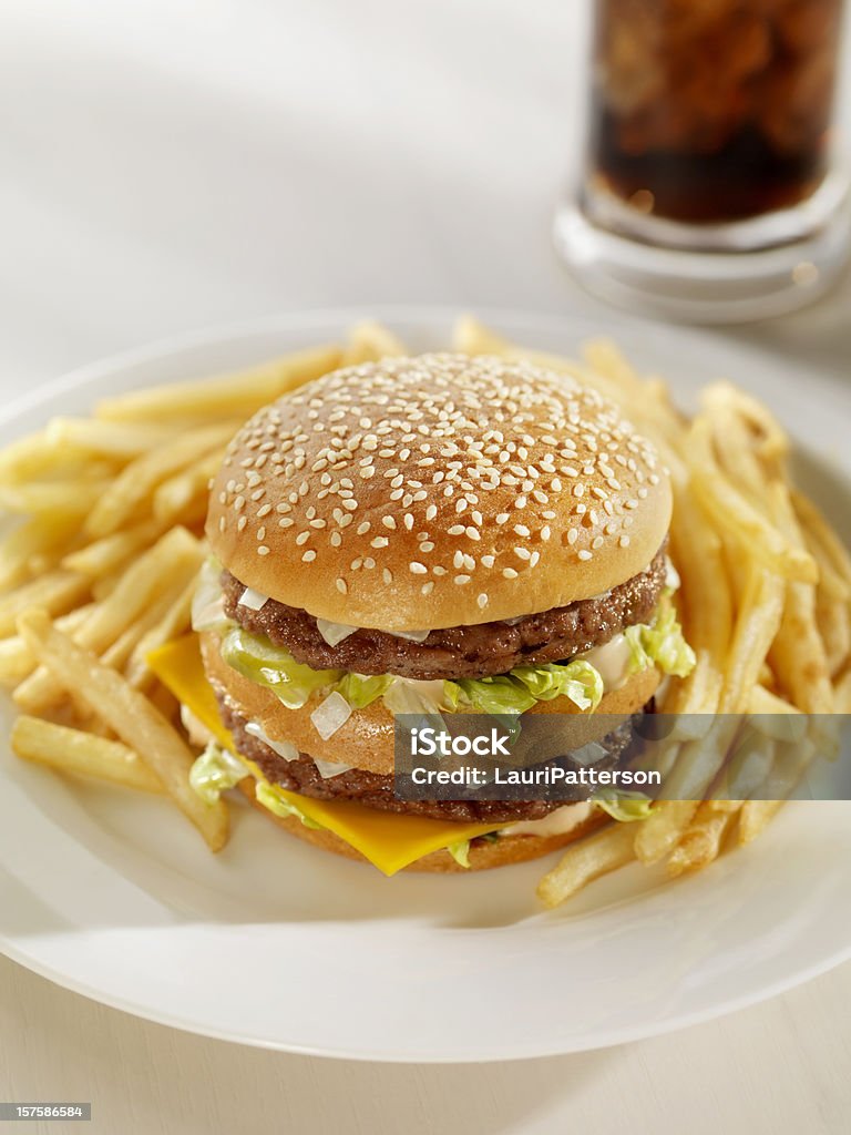 Classic Burger mit Pommes Frites und eine Cola - Lizenzfrei Ansicht aus erhöhter Perspektive Stock-Foto