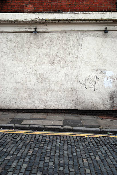 istock Urban background UK - Wall with sidewalk 157586603