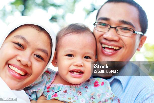 Hapyy Familie Stockfoto und mehr Bilder von Junge Familie - Junge Familie, Nahaufnahme, Porträt