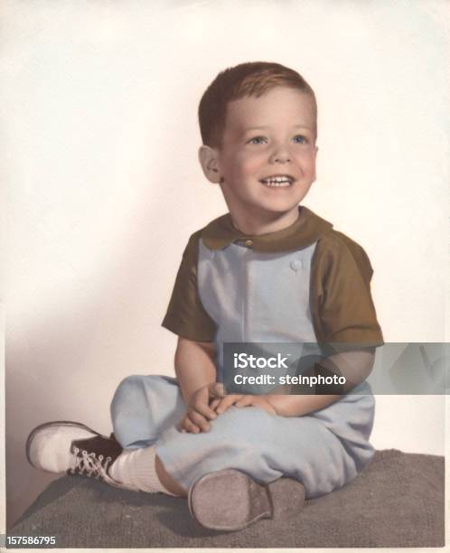 Vintage Ritratto Di Giovane Ragazzo - Fotografie stock e altre immagini di Bambino - Bambino, 1960-1969, Stile retrò