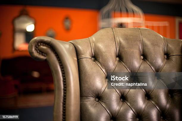 Foto de Clássico Cinza Cadeira e mais fotos de stock de Couro - Couro, Poltrona, Primeiro plano