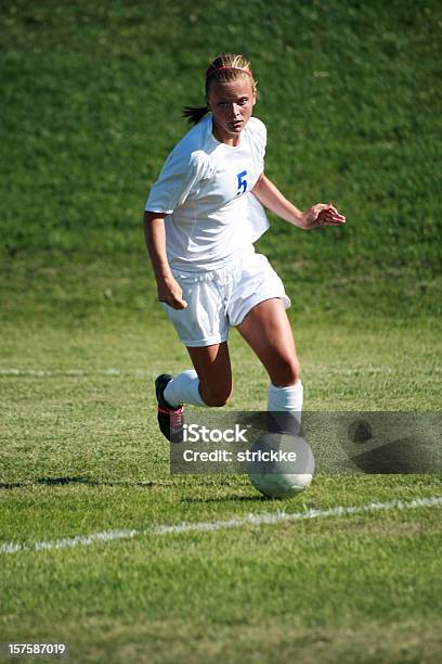 Teste Di Calcio Con Copyspace - Fotografie stock e altre immagini di Persona di sesso femminile - Persona di sesso femminile, Calciatore, Calcio - Sport