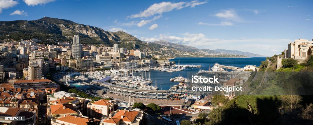 Port de Monaco et port de plaisance de Monte-Carlo - Photo de Ciel sans nuage libre de droits