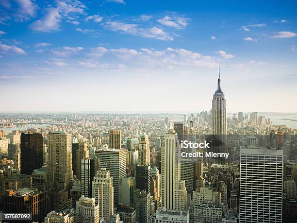 Blick Auf Die Skyline Von New York Bei Tag Stockfoto und mehr Bilder von Bundesstaat New York - Bundesstaat New York, Empire State Building, Fluss