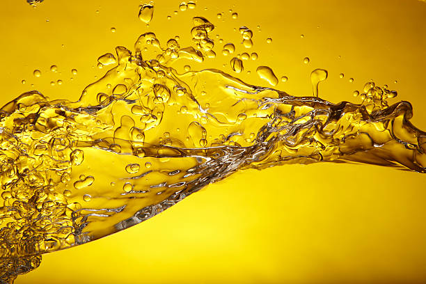 Burbujas y salpicaduras de color amarillo - foto de stock