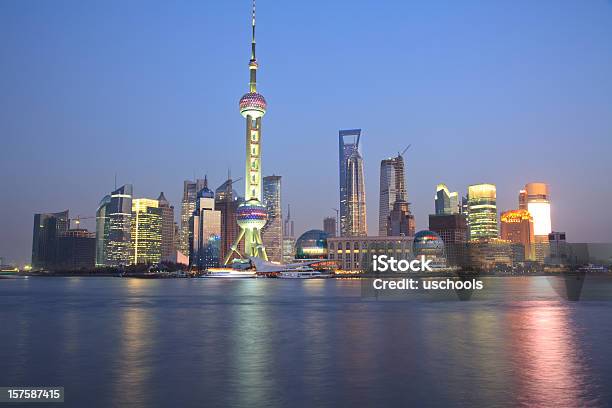 Foto de Horizonte De Xangai E O Distrito Financeiro De Pudong e mais fotos de stock de Apartamento
