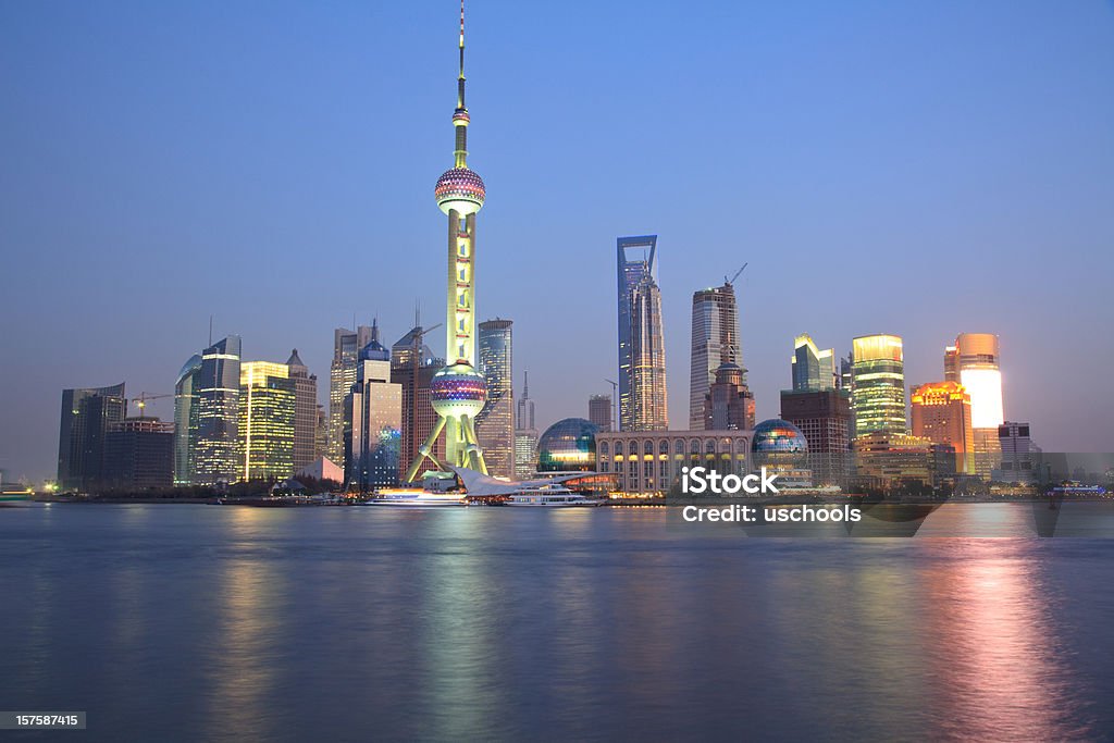 Шанхай Pudong горизонта и финансовый район - Стоковые фото Азиатская культура роялти-фри