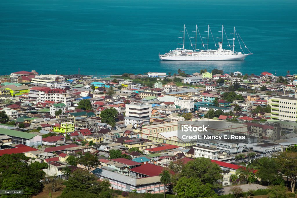 Città di Roseau, Dominica, caraibi, la destinazione di viaggio - Foto stock royalty-free di La Dominica