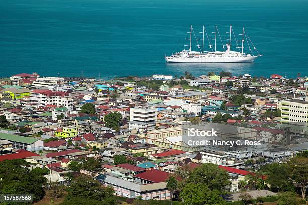 Città Di Roseau Dominica Caraibi La Destinazione Di Viaggio - Fotografie stock e altre immagini di La Dominica