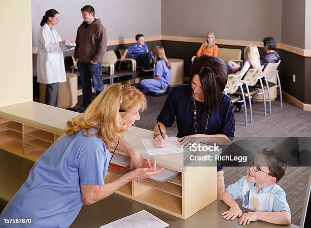 Medical Office Area Reception - Fotografie stock e altre immagini di Sala d'attesa - Sala d'attesa, Medico, Receptionist