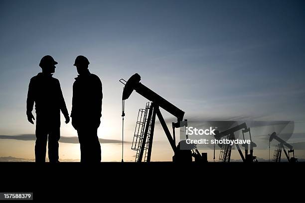 Pracowników W Dziedzinie Ropy Naftowej - zdjęcia stockowe i więcej obrazów Geolog - Geolog, Alberta, Brzask