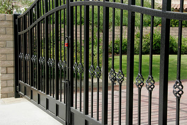 large residential security gates - 鍛鐵 個照片及圖片檔