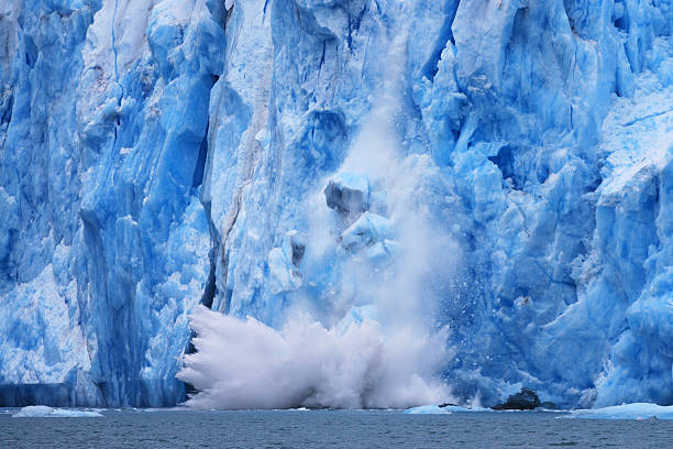 ドウズ氷河 calving - glacier ストックフォトと画像