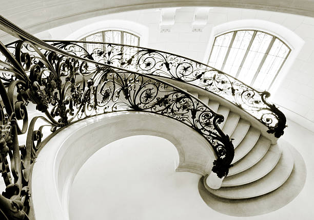 treppe in paris - spiral staircase circle steps staircase stock-fotos und bilder