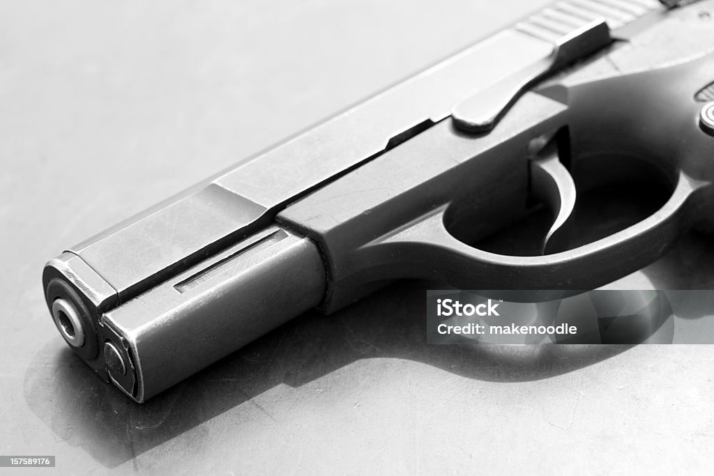 B & com Revólver Pistola Semi-automática - Foto de stock de Arma de Fogo royalty-free