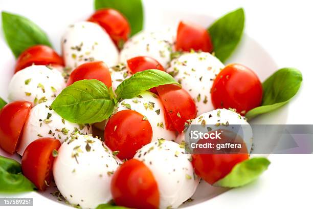 Photo libre de droit de Salade Caprese Italien banque d'images et plus d'images libres de droit de Salade de Capri - Salade de Capri, Tomate cerise, Aliment