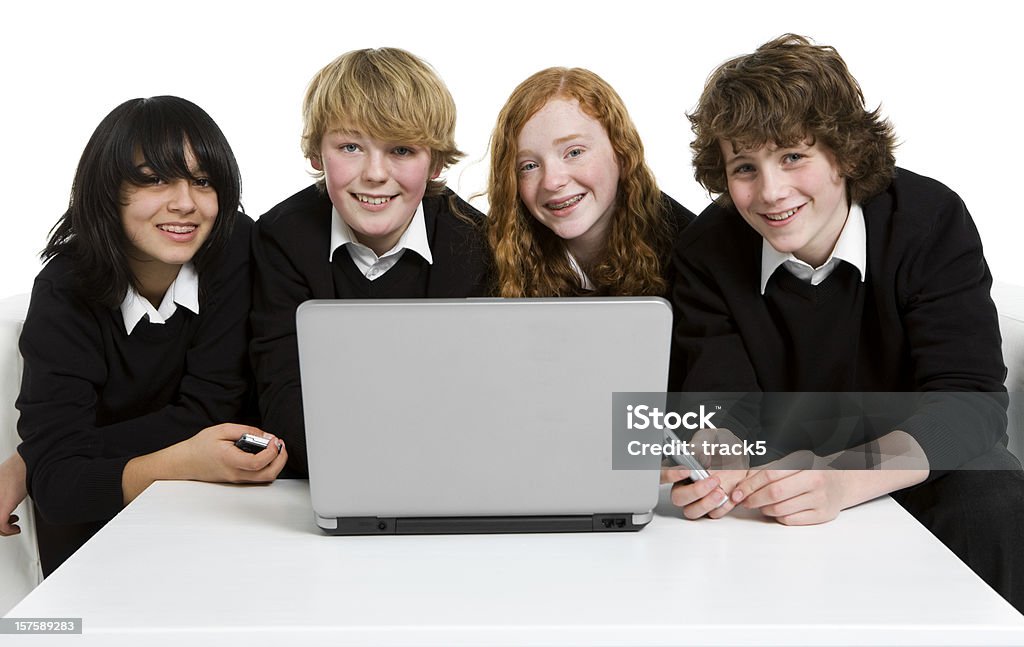 Начале молодых студентов: Компьютер исследования - Стоковые фото Ноутбук роялти-фри
