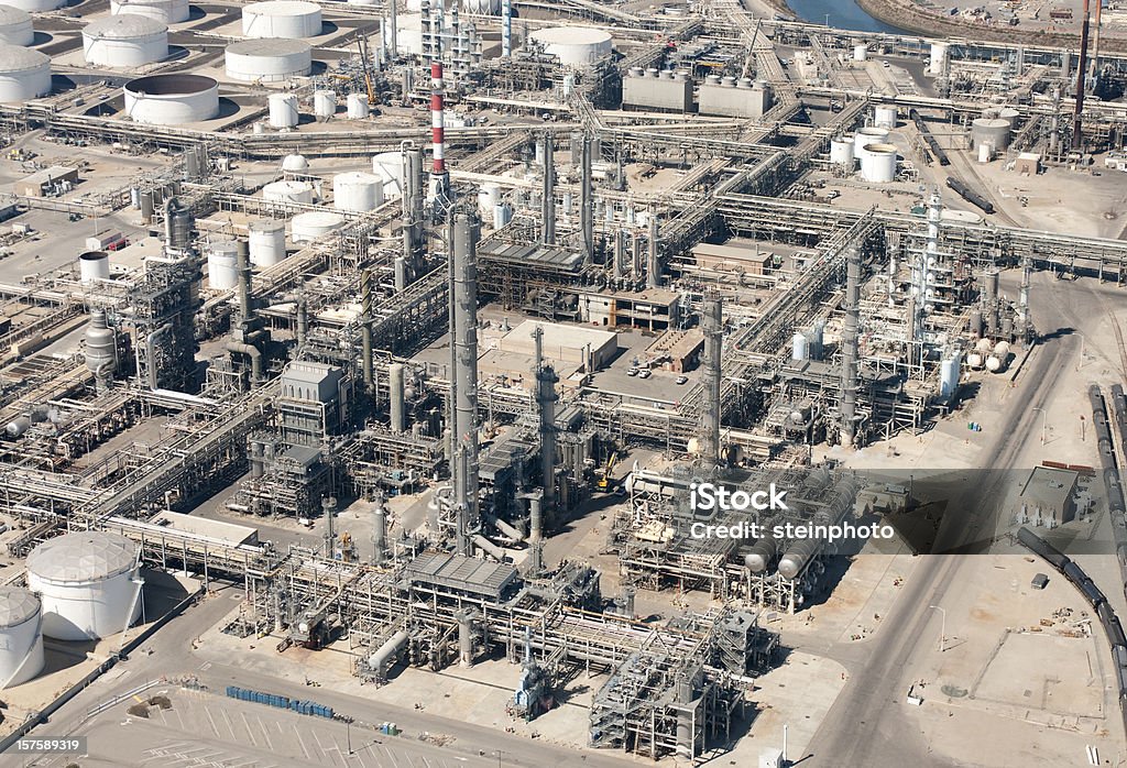 Refinaria de petróleo vista aérea - Foto de stock de Abastecer royalty-free