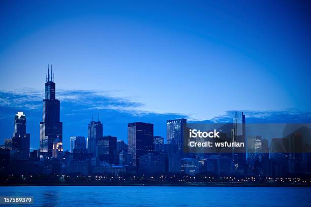 Chicago Stockfoto und mehr Bilder von Nacht - Nacht, Sears Tower, Abenddämmerung