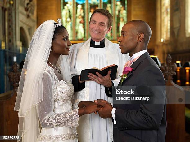 Sposa E Lo Sposo - Fotografie stock e altre immagini di Matrimonio - Matrimonio, Prete, Popolo di discendenza africana