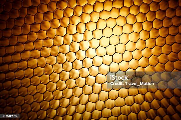 Photo libre de droit de Nid Dabeille Or Jaune Grille De Texture Fond Maille banque d'images et plus d'images libres de droit de Nid d'abeille - Motif