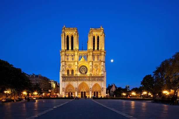 ノートルダムの夜 - paris france notre dame night ile de la cite ストックフォトと画像