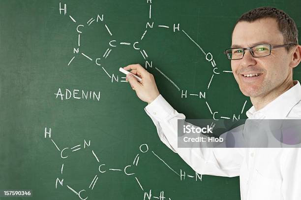 Lehrer Mit Blackboard Stockfoto und mehr Bilder von Adenin - Adenin, Aktivitäten und Sport, Bauwerk