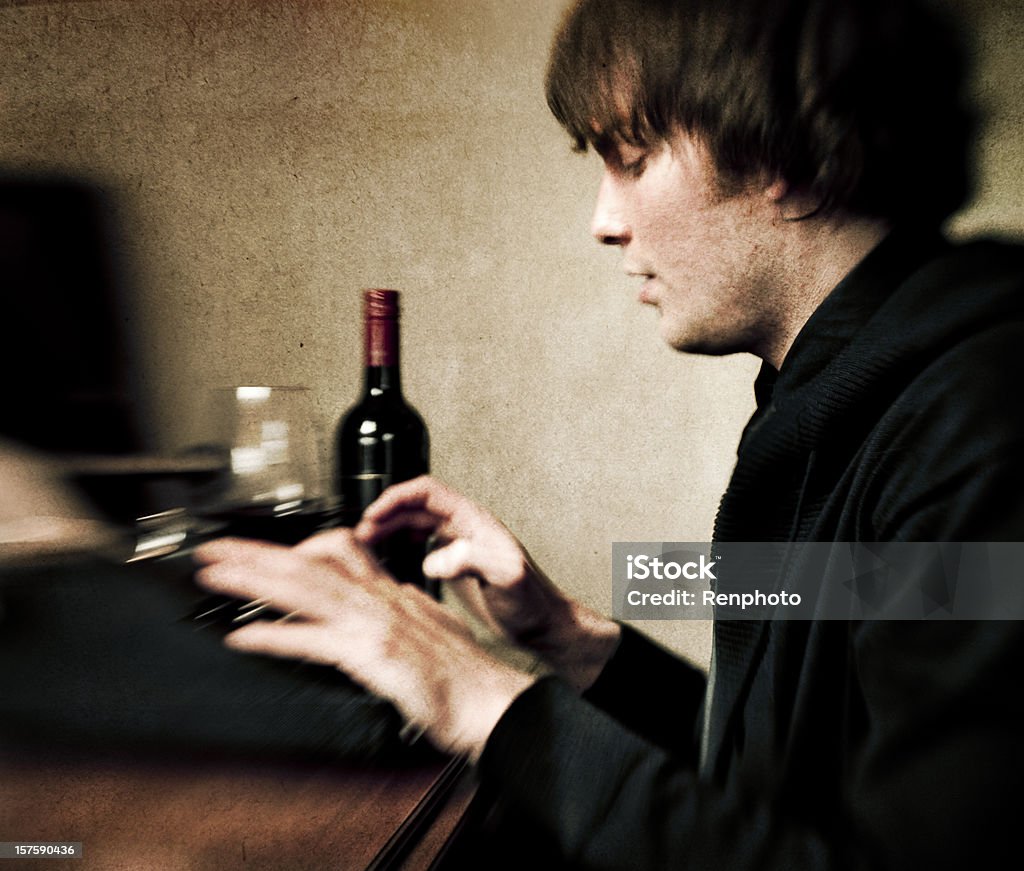 Homem escrevendo com Máquina de Escrever - Royalty-free Dactilografar Foto de stock