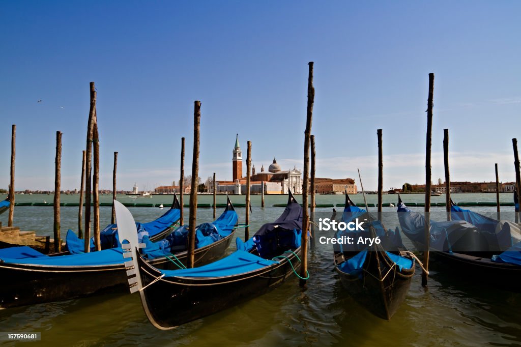 Veneza e gôndolas sob um céu azul, Itália - Foto de stock de Azul royalty-free