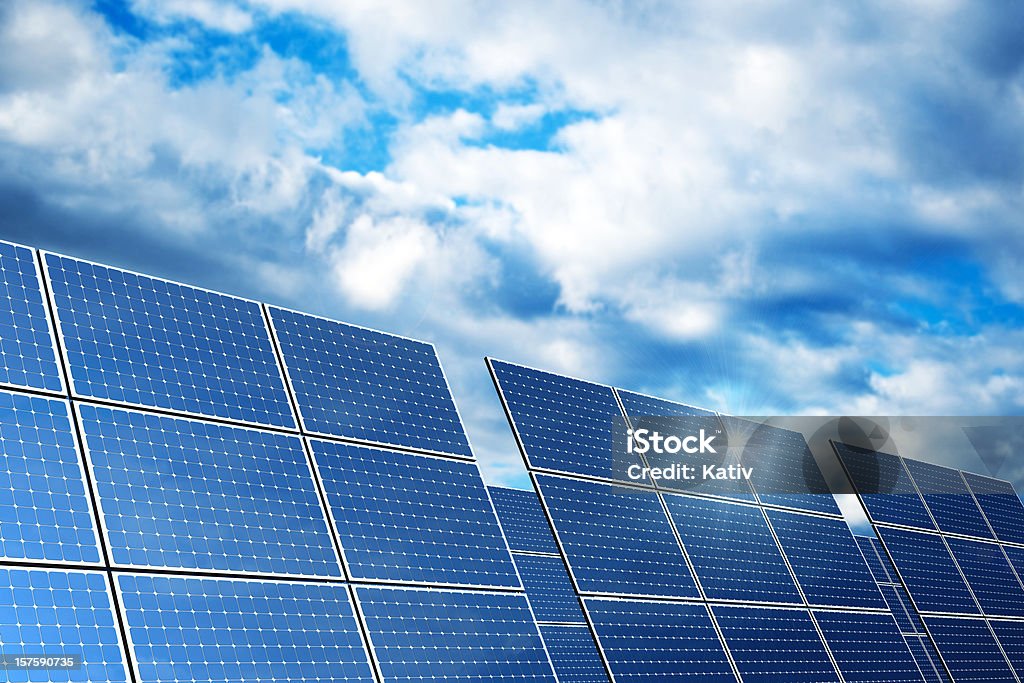 再生可能エネルギー-ソーラーパネル（XXXL - ソーラーパネルのロイヤリティフリーストックフォト
