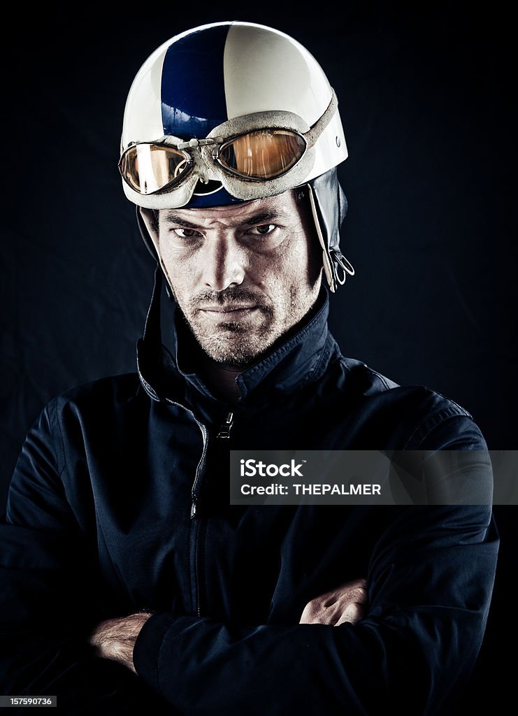 Joven Motociclista con vintage casco - Foto de stock de Enfado libre de derechos