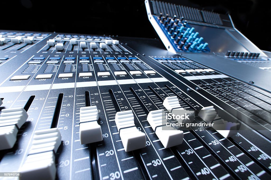 Digital profesional y consola de grabación de sonido - Foto de stock de Radio - Electrónica de audio libre de derechos